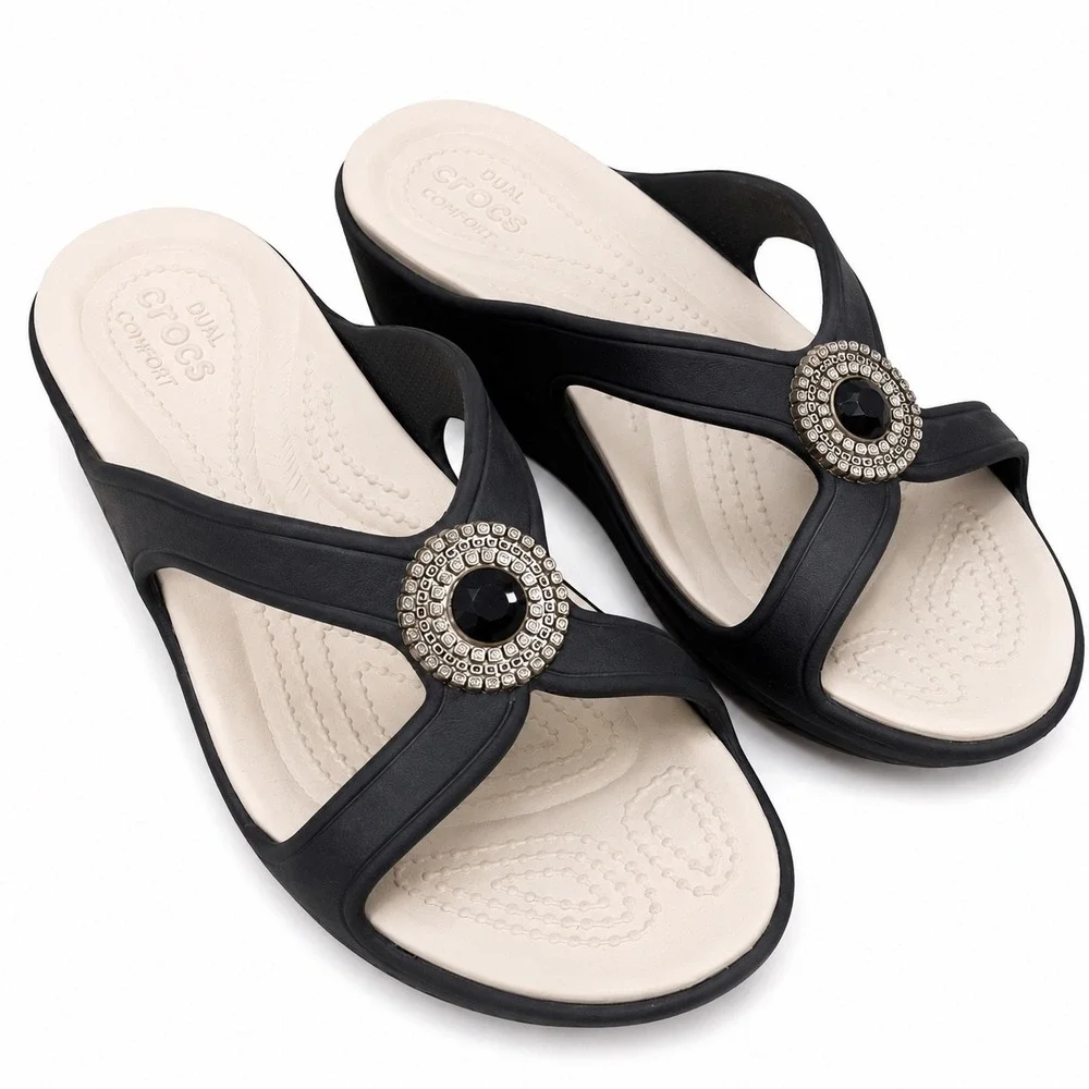 Crocs Sanrah Womens 8 Black Wedge Sandal Embellished Rhinestone Circle Medallion